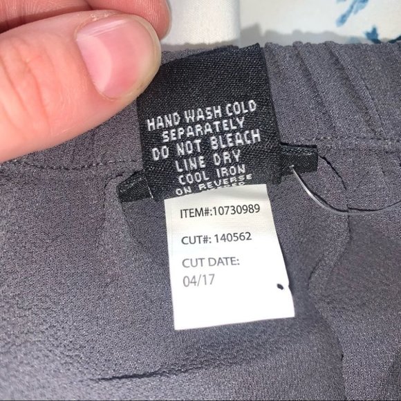 Torrid Sleeveless Blouse Size 5XL Grey Embellished Neck Crepe Halter  Tank Top - Picture 6 of 6